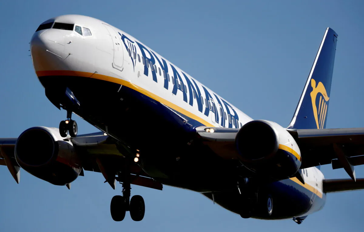 A Ryanair Boeing 737-800 aircraft approaches Paris-Beauvais airport in Tille, northern France, on Sept. 27, 2018. (Christian Hartmann/Reuters)