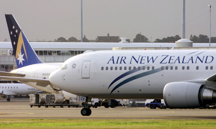An Air New Zealand passenger jet taxis at Sydney's airport on Sept. 17, 2001. (Mark Baker/Reuters)