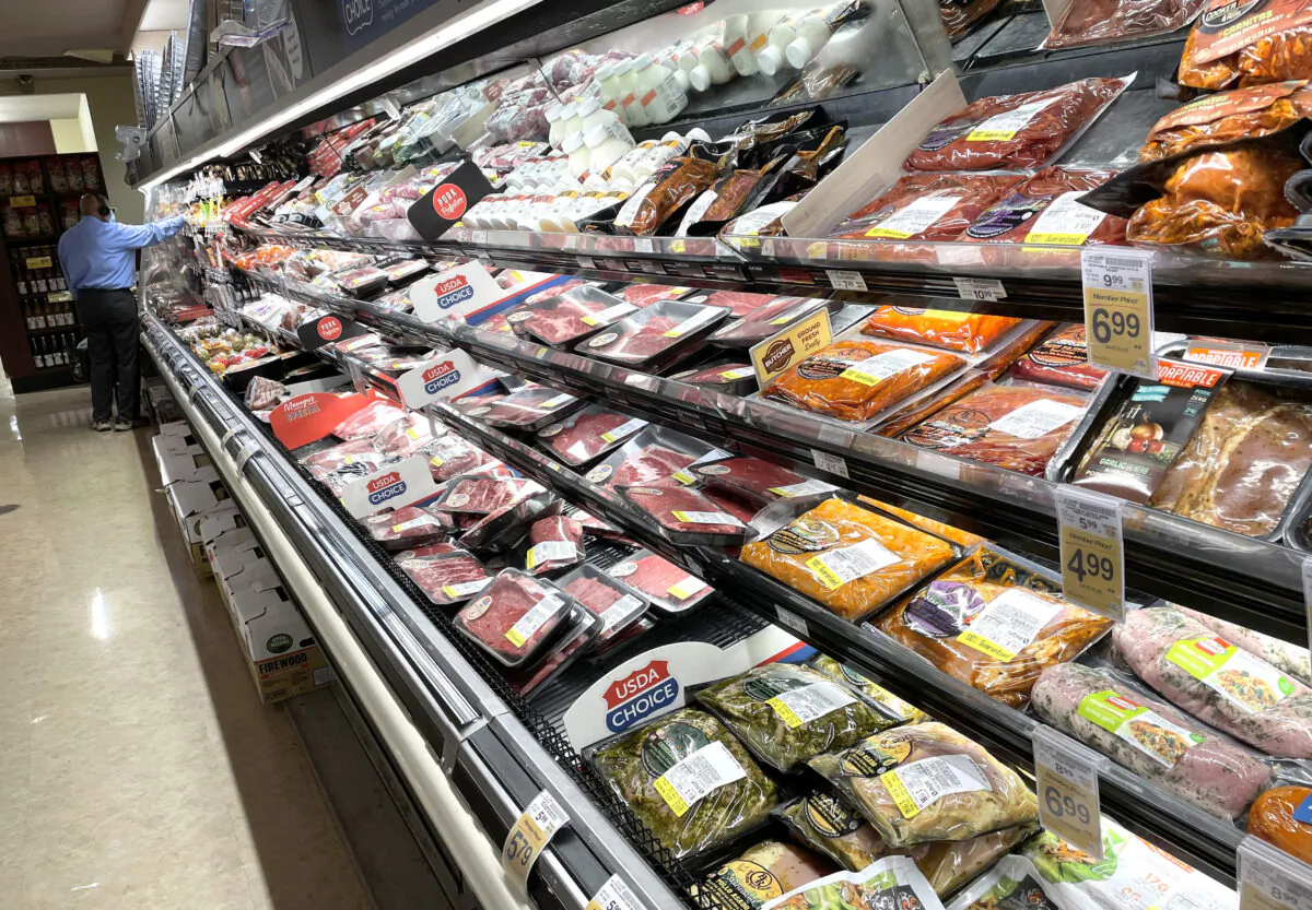 A customer shops for meat at a Safeway store in San Francisco, California on Oct. 4, 2021. (Justin Sullivan/Getty Images)