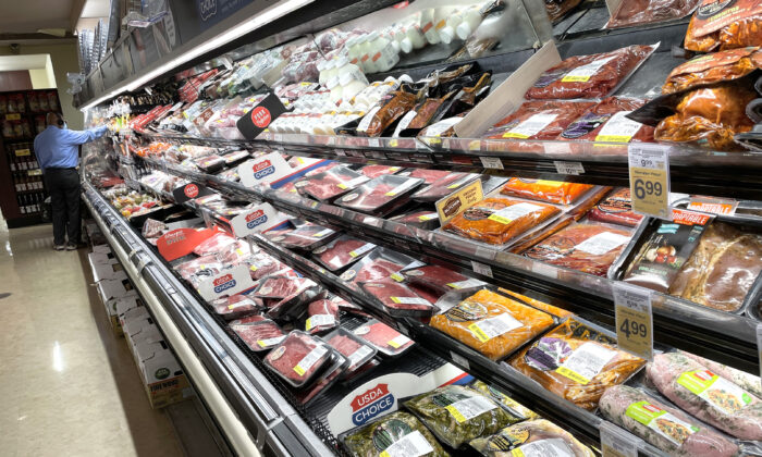 A customer shops for meat at a Safeway store in San Francisco, California on Oct. 4, 2021. (Justin Sullivan/Getty Images)