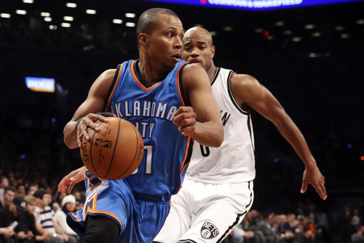 Oklahoma City Thunder guard Sebastian Telfair (31) dribbles past Brooklyn Nets guard Jarrett Jack (0) in the first half of an NBA basketball game in New York on Nov. 3, 2014. (John Minchillo/AP Photo)