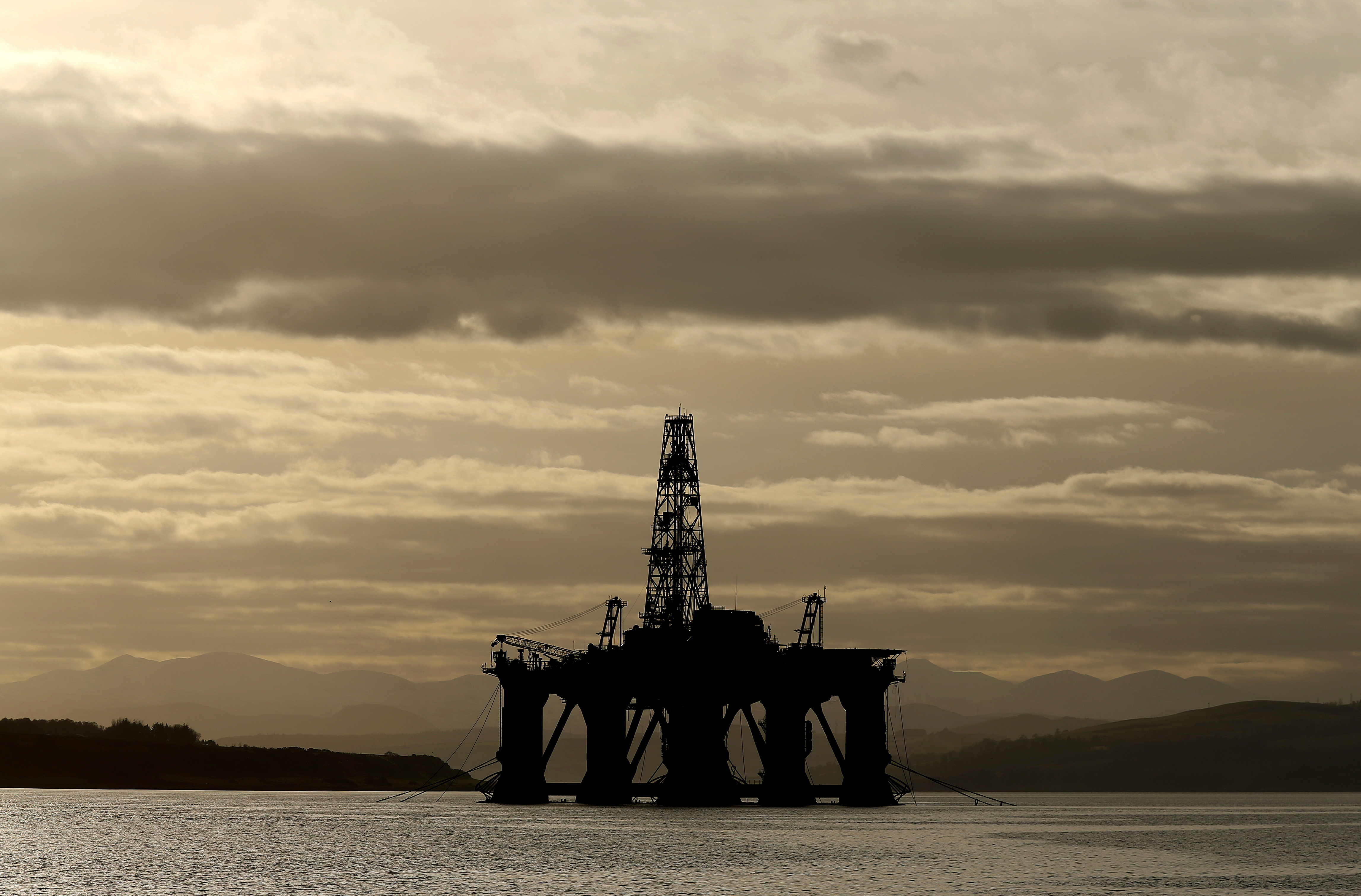Labour Plan to Block All New North Sea Oil Projects Could Cost Scotland £6 billion Say Conservatives - Vimarsana News