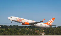 Aviation Workers Urged to ‘Hold Their Ground,’ Sue Employers Over Vaccine Mandate
