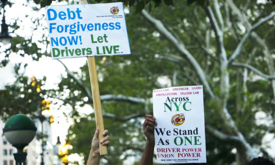 NYC Taxi Drivers Vow to Continue Protesting Against Medallion Relief Plan