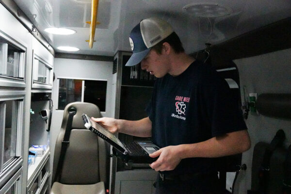 Obese Patients Injuring Ambulance Workers’ Backs Epoch Times Photo