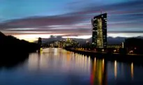 IMF Backs ECB’s Easy Policy as It Sees Inflation Easing