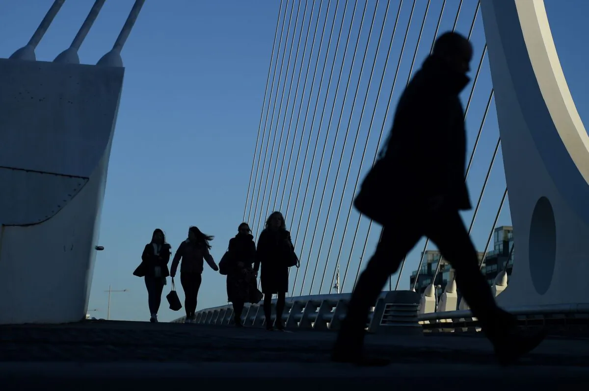 Commuters make their way into work in the morning in the financial district of Dublin, Ireland on Oct. 18, 2018. (Clodagh Kilcoyne/Reuters)