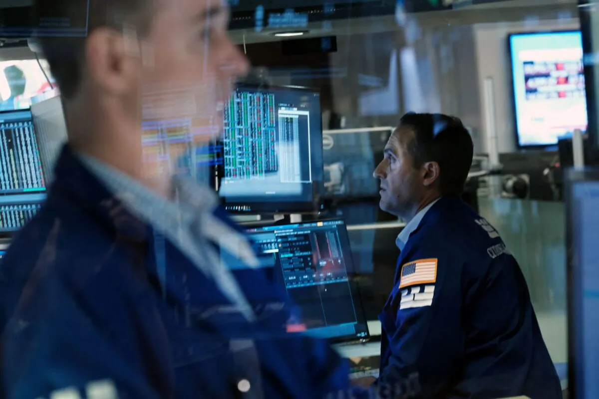 Traders work on the floor of the New York Stock Exchange (NYSE) in New York City on Oct. 04, 2021. (Spencer Platt/Getty Images)