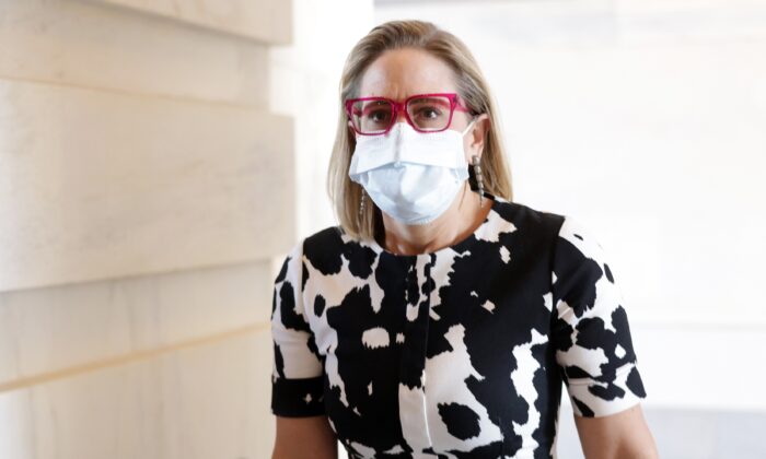 Sen. Kyrsten Sinema (D-Ariz.) arrives at the U.S. Capitol in Washington for a vote on Sept. 29, 2021. (Alex Wong/Getty Images)