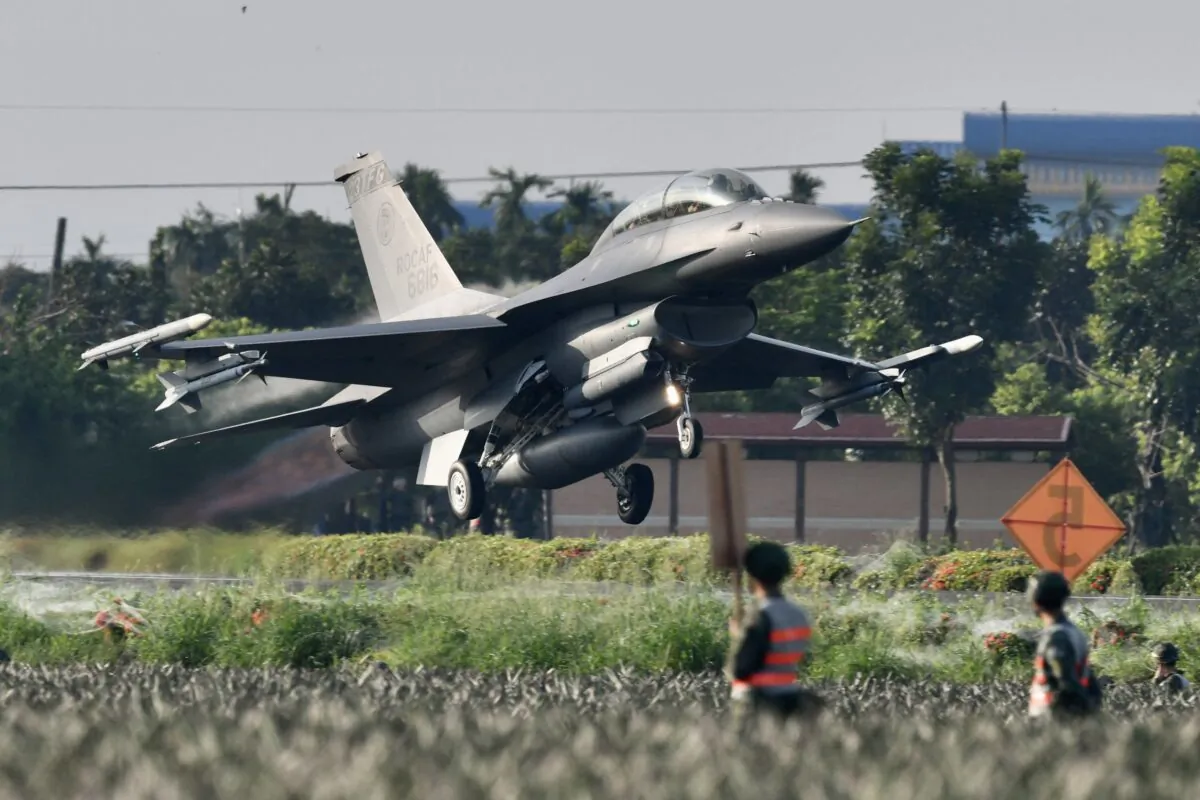 An armed US-made F16 fighter jet takes off from a motorway in Pingtung, southern Taiwan, during the annual Han Kuang drill on September 15, 2021. (Photo by Sam Yeh / AFP) (Photo by SAM YEH/AFP via Getty Images)
