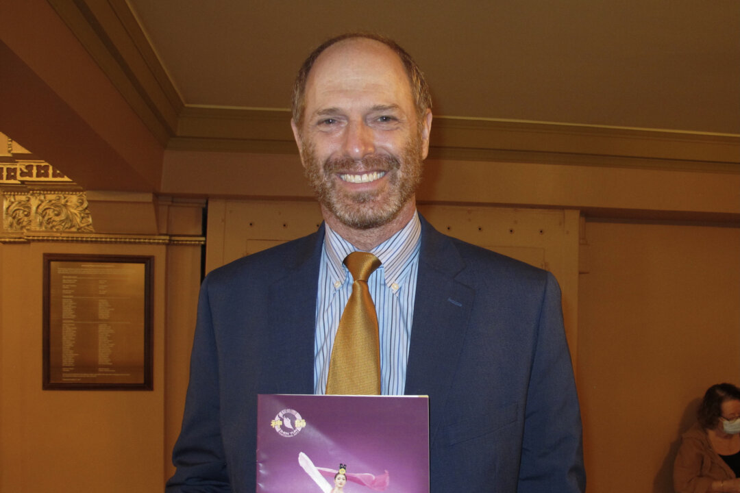 Andrew Bransky enjoys a matinee of Shen Yun Performing Arts in Chicago, Ill., on Oct. 10, 2021. (Mary Mann/The Epoch Times)