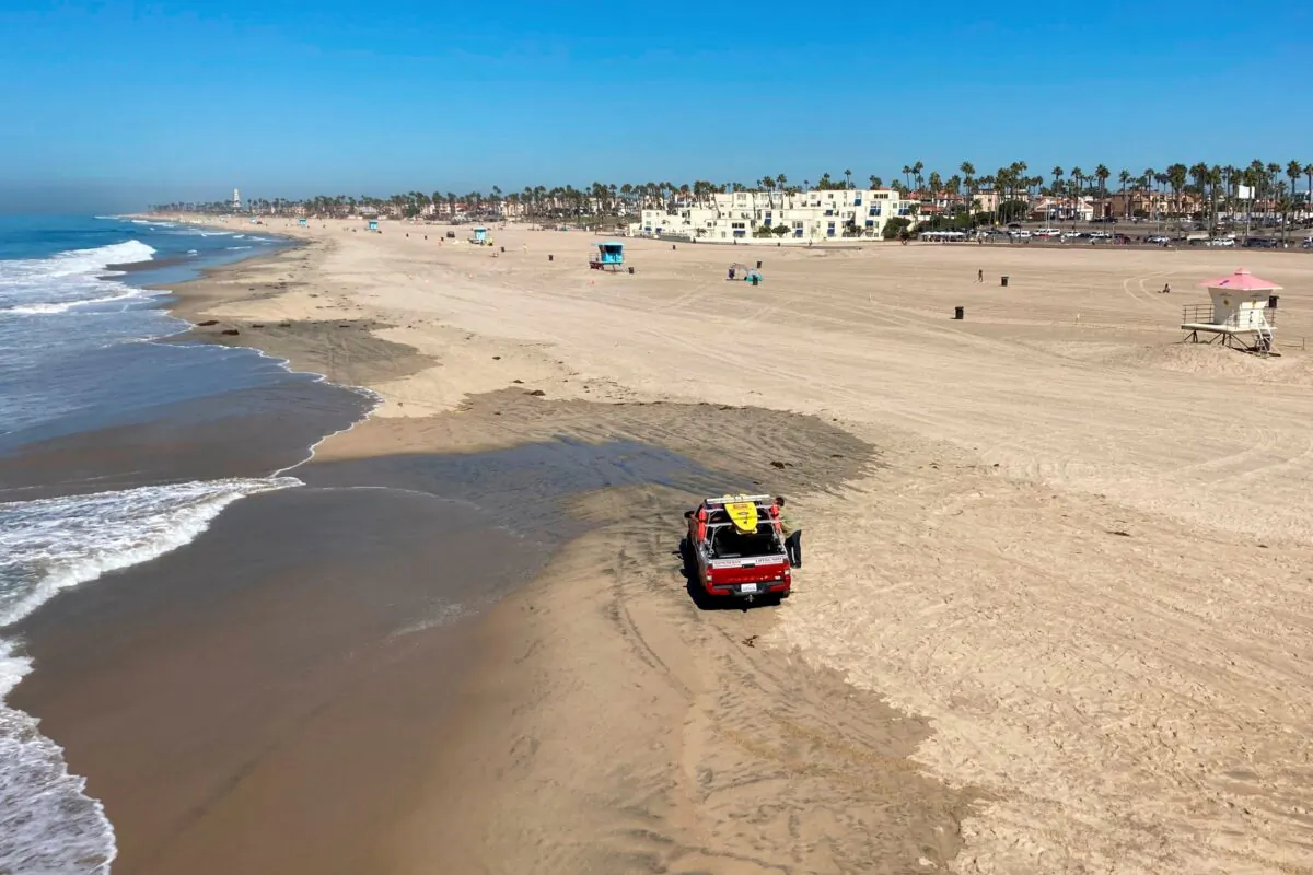Few people visit the beach a week after the ocean was closed to surfing and swimming due to an offshore pipeline leak in Huntington Beach, Calif., on Oct. 10, 2021. (Amy Taxin/AP Photo)