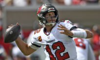 Brady’s 5 TD Passes to Pace Bucs’ 45–17 Rout of Dolphins