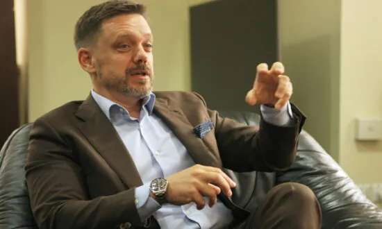 Ukrainian Bank Chief Dismissed, Put Under House Arrest After Scuffle With Journalists