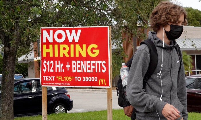 A 'now hiring' sign outside of a business in Miami, Fla., on Oct. 08, 2021. (Joe Raedle/Getty Images)