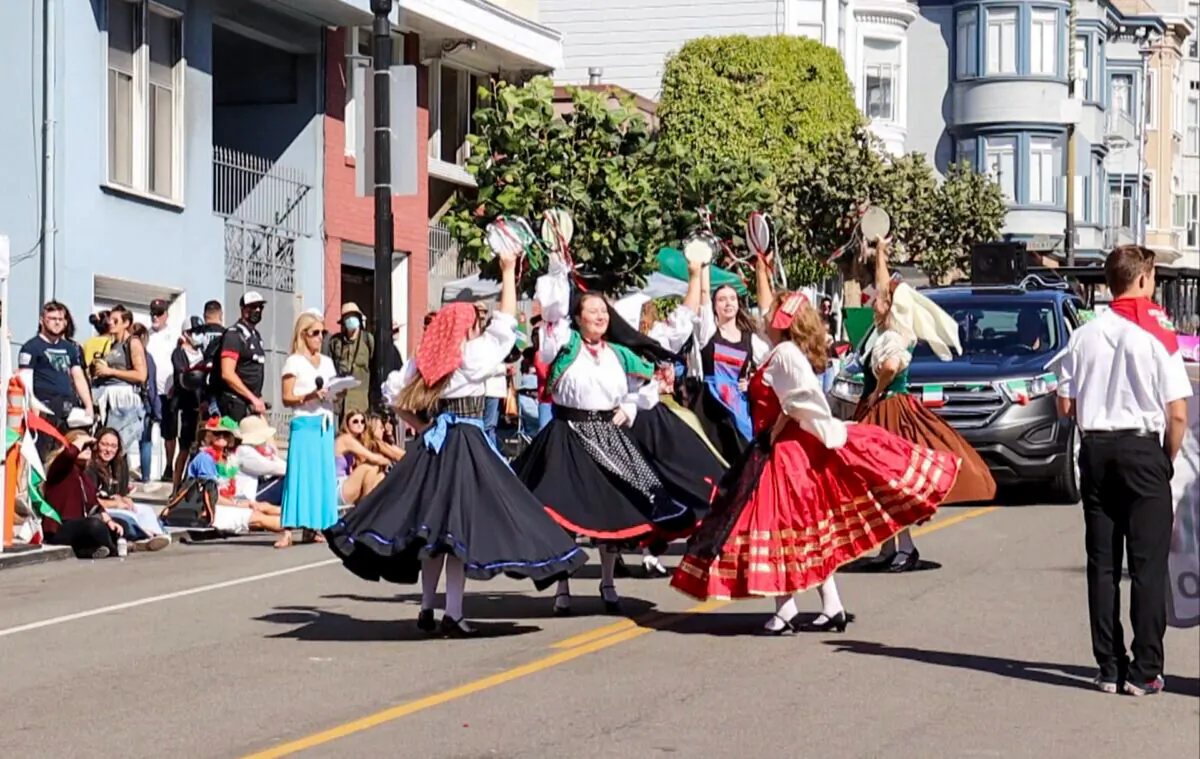 Parade participants in traditional Italian outfits dance during the Italian Heritage Parade in San Francisco, Calif., on Oct. 10, 2021. (Cynthia Cai/The Epoch Times)