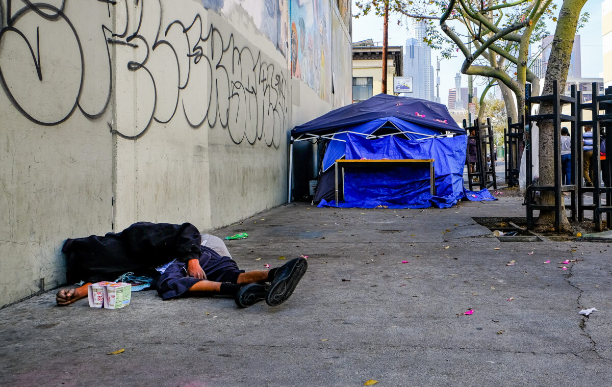 Los Angeles City Council Votes to Enforce Ban on Homeless Encampments in 3 Districts