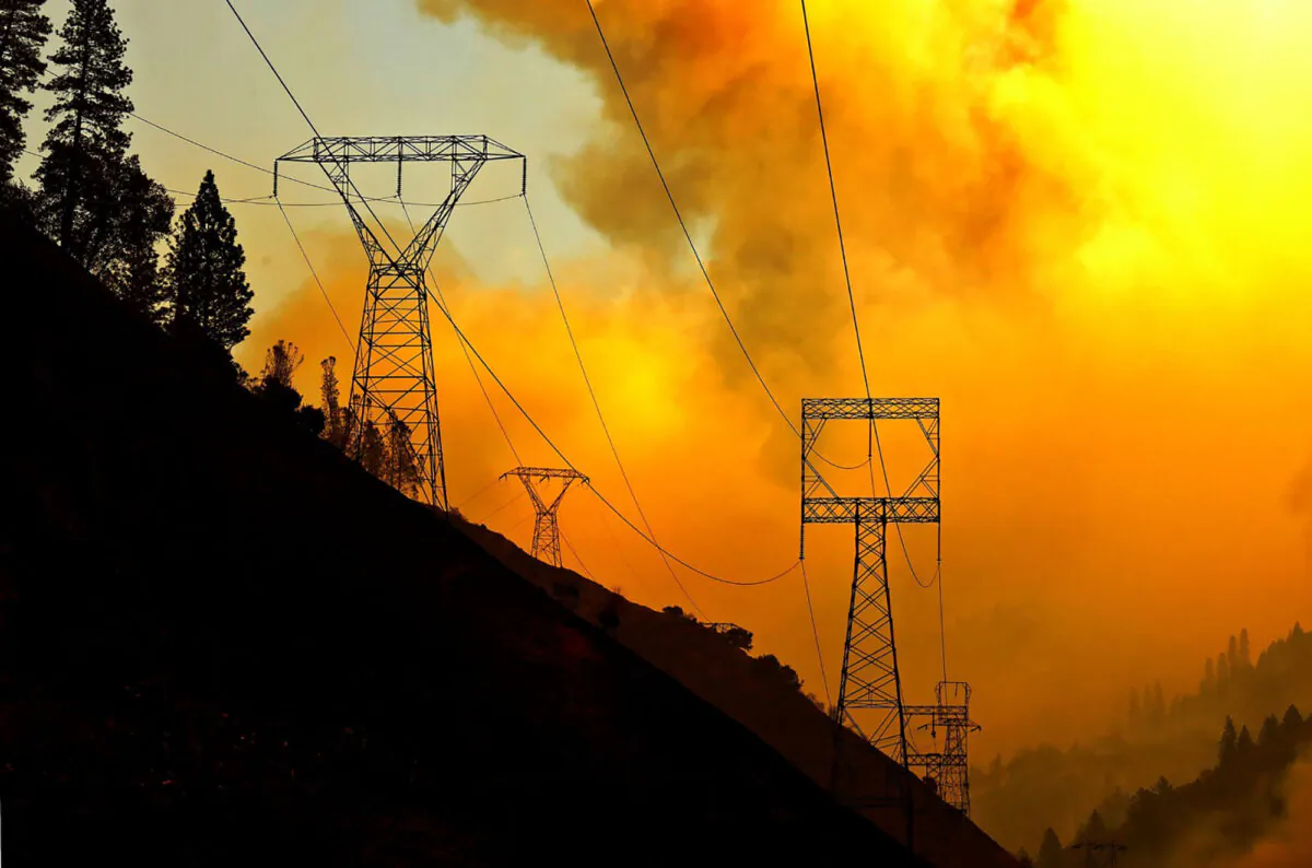 Utility companies are shutting off power to help prevent wildfires in some areas of California this week. (Carolyn Cole/Los Angeles Times/TNS)