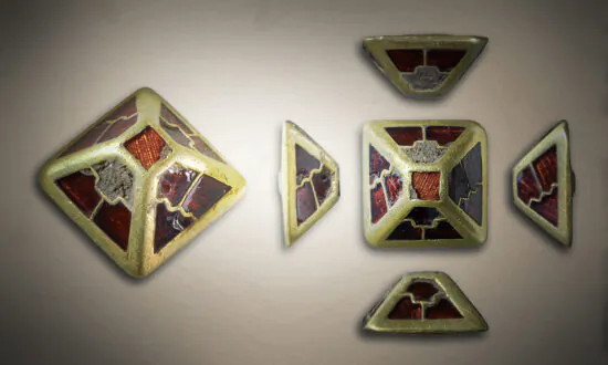 Metal Detectorist Stumbles on Piece of Jeweled Anglo-Saxon Sword From Medieval Age