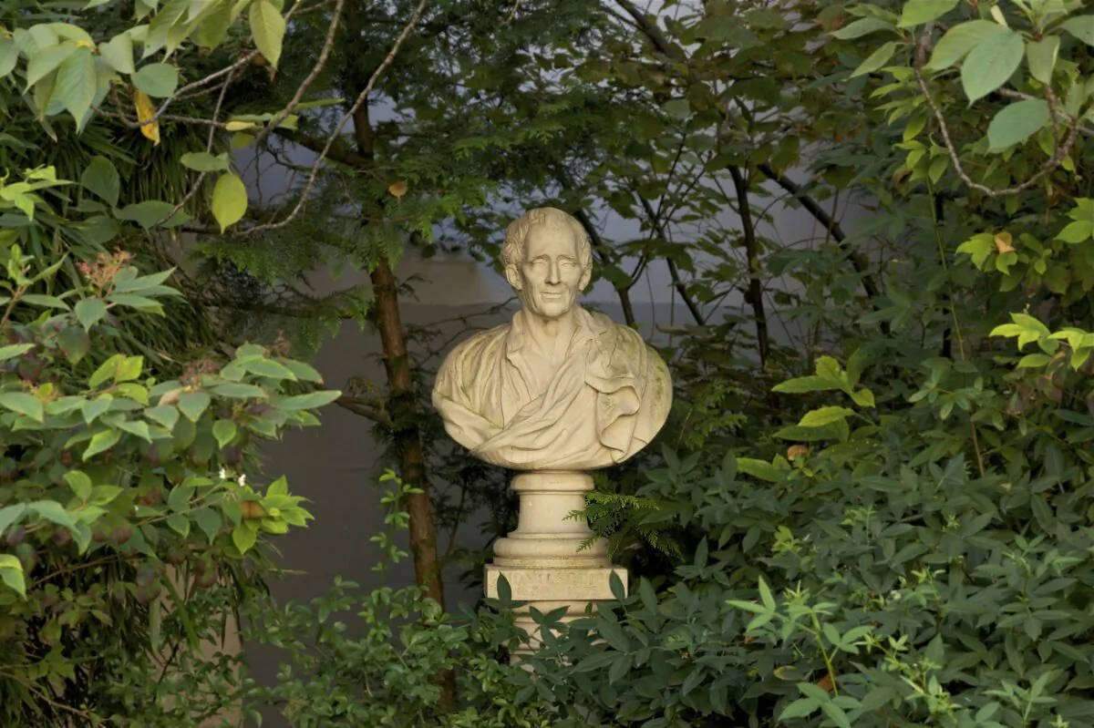 A stone bust of Montesquieu by French sculptor Felix Lecomte (1737-1817) hidden under the foliage of the square Honoré-Champion in Paris. (Jebulon via Wikimedia Commons/CC0 1.0)