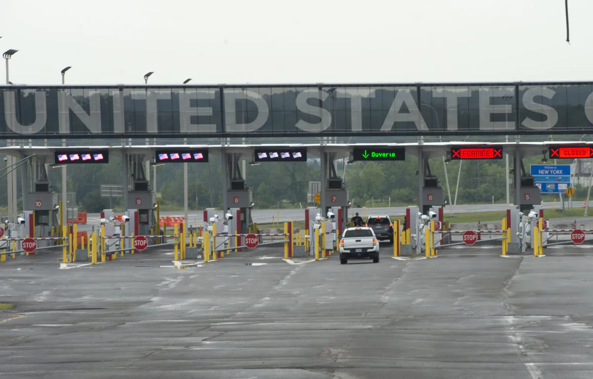 A car heads to the U.S. border crossing on Aug. 9, 2021 in Lacolle, Que., south of Montreal. (The Canadian Press/Ryan Remiorz)