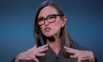 Famed Investor Cathie Wood’s Fund Already in the Hole in 2022
