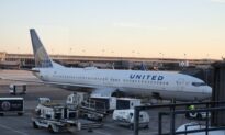 Judge Orders United Airlines Not to Put Workers Seeking Vaccine Mandate Exception on Leave