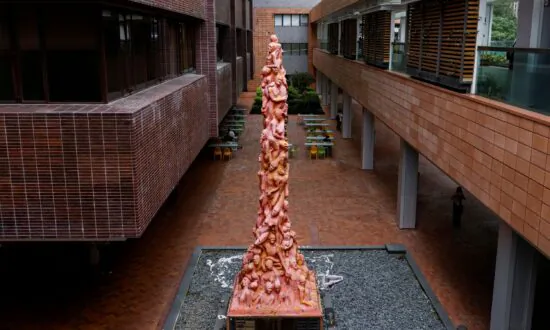 Hong Kong National Security Police Take Away a Sculpture Under the Name of Inciting Others to Subvert State Power