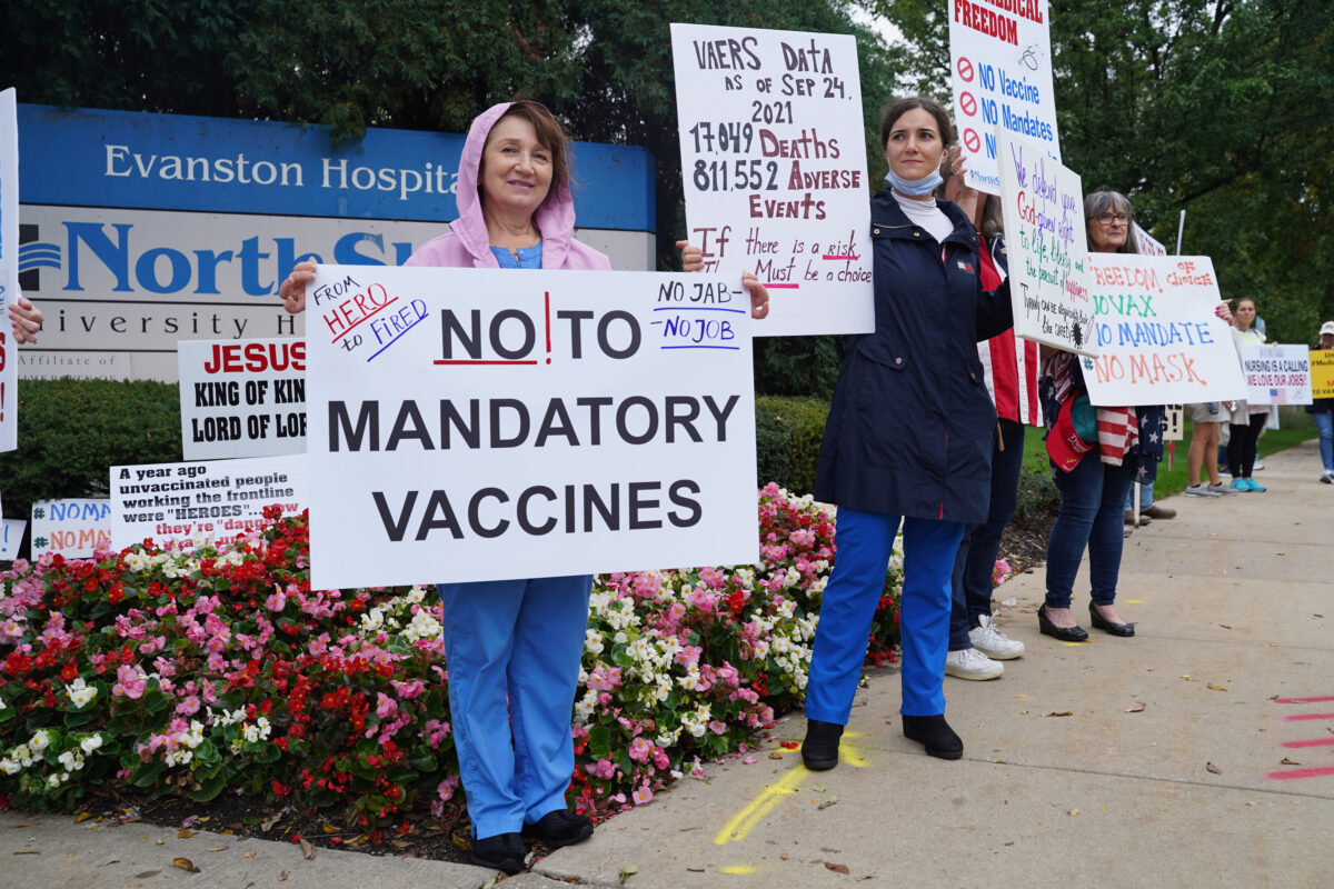 Illinois Healthcare Workers Protest Against COVID-19 Vaccine Mandate