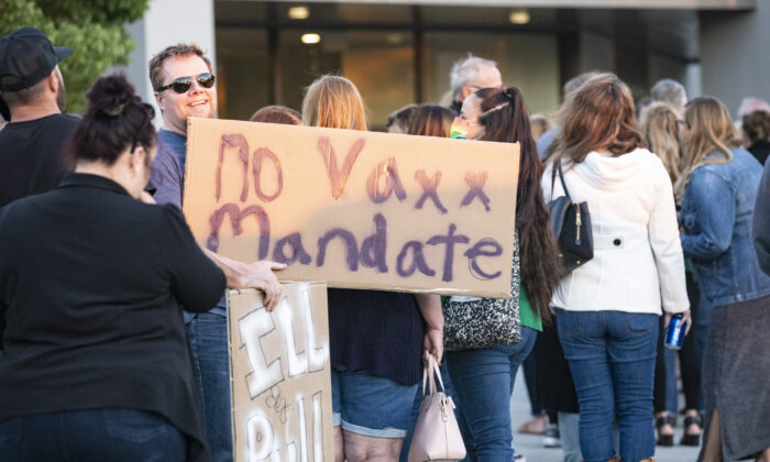 Parents gather to express their concerns over vaccine mandates for students at the Placentia Yorba Linda Unified School District building in Placentia, Calif., on Oct. 12, 2021. (John Fredricks/  Pezou)