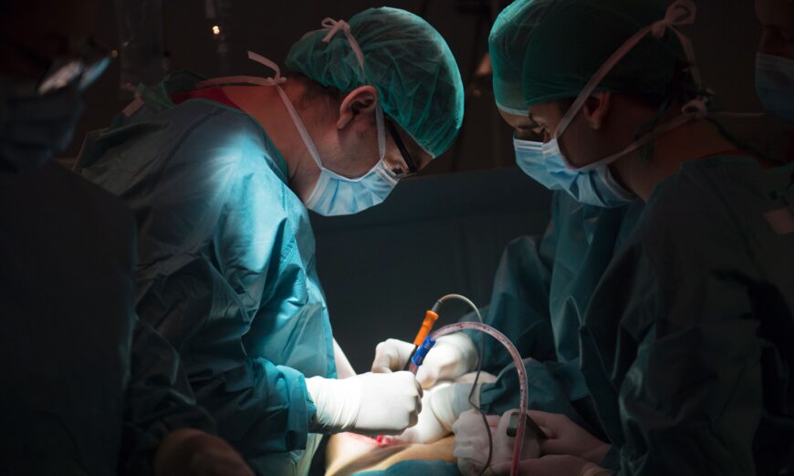 Doctors perform a kidney transplant in a file photograph. (Pierre-Philippe Marcou/AFP via Getty Images)