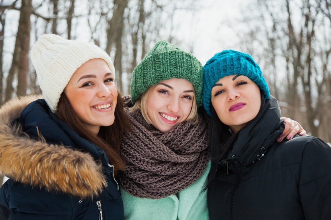 A thick, cozy scarf is a healthful addition to your fall/winter wardrobe. (klyots/Shutterstock)
