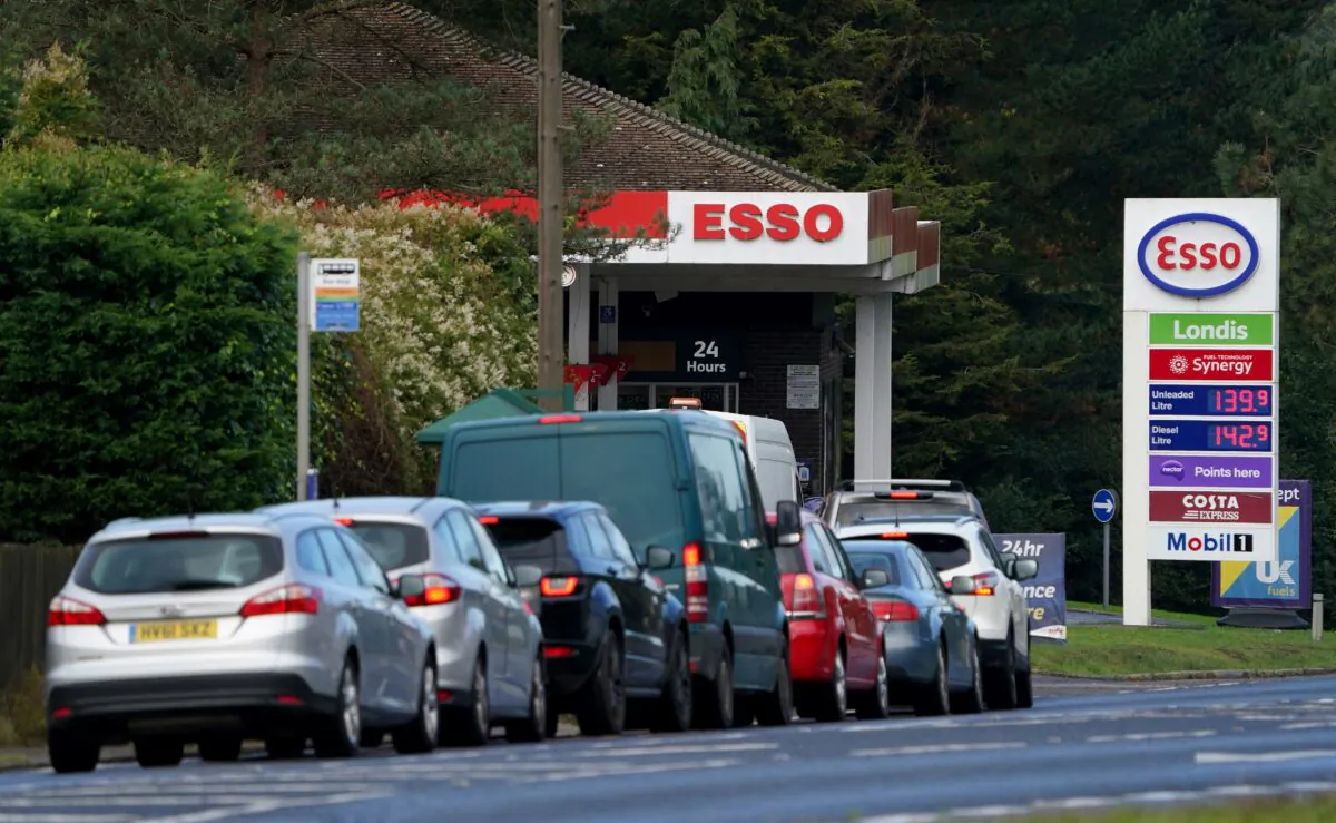 Motorists queue for fuel at an Esso petrol station in Ashford, Kent, England, on Oct. 4, 2021. (Gareth Fuller/PA)