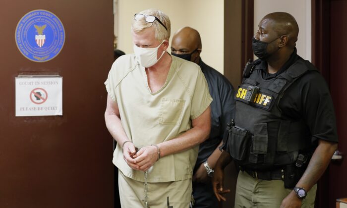 Alex Murdaugh walks into court for his bond hearing, in Varnville, S.C., on Sept. 16, 2021. (Mic Smith/AP Photo, File)
