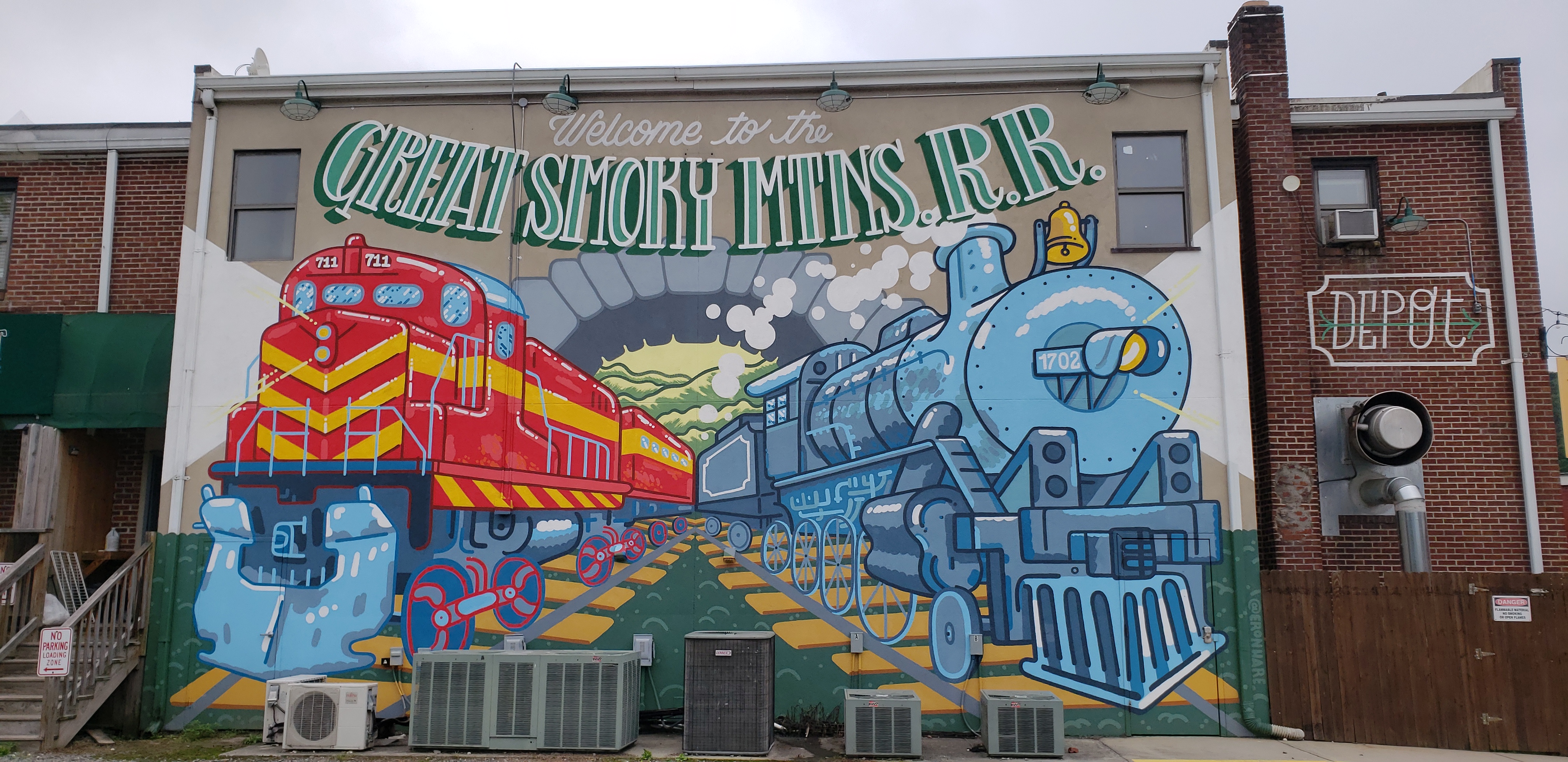 Photo 7_Great Smoky Mountains Railroad mural