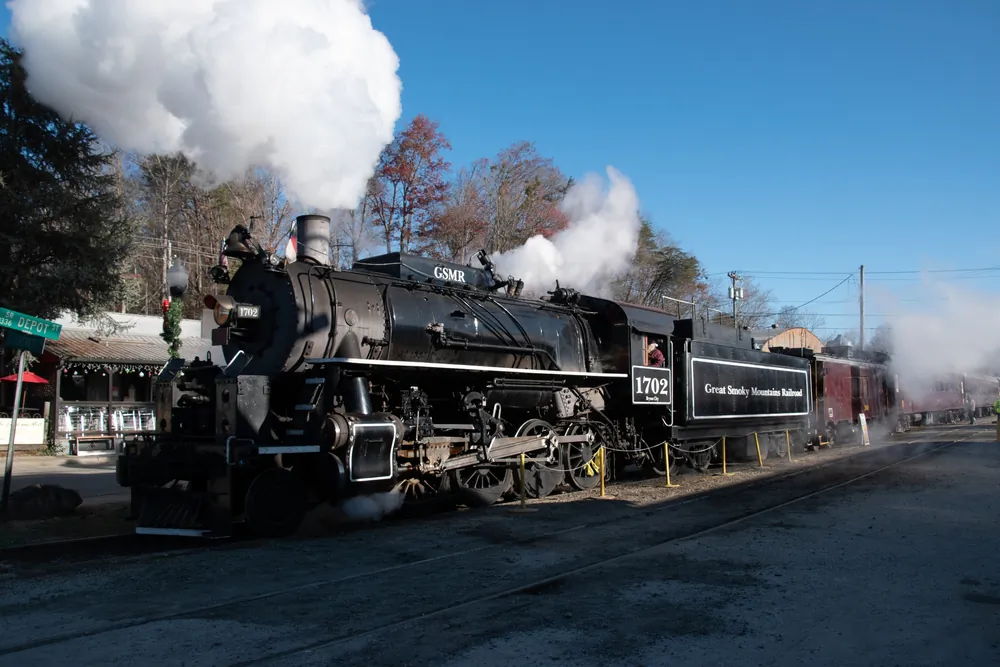 The Great Smoky Mountains Railroad offers a great way for visitors to take in the beauty of Western North Carolina. (Joseph Creamer/Shutterstock)