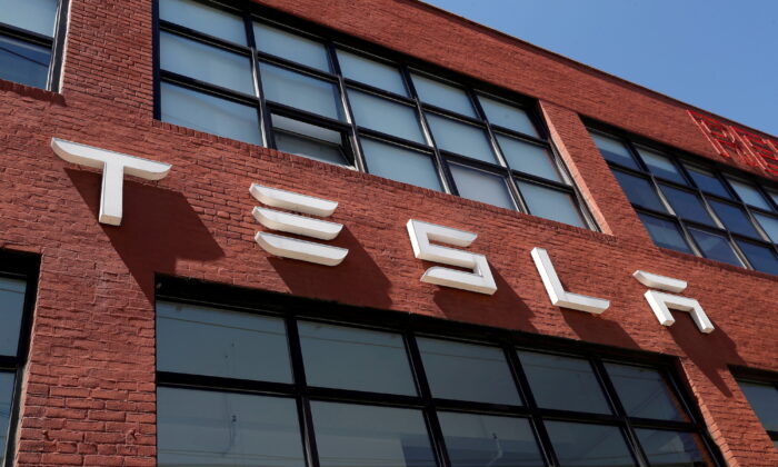  Tesla logo is seen outside a dealership in the Brooklyn borough of New York City on April 26, 2021. (Shannon Stapleton/Reuters)