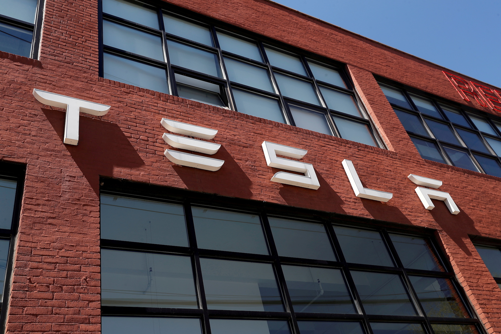 Tesla and CCP Battling for Control of Users' Big Data - Vimarsana News