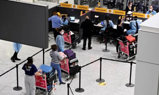 Ottawa Eyes Charging Airport Security With Vaccine Verification for Travellers