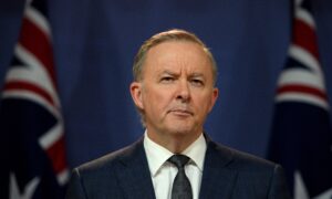 Federal Leaders Begin Doing the Rounds After Domestic Border Reopens thumbnail