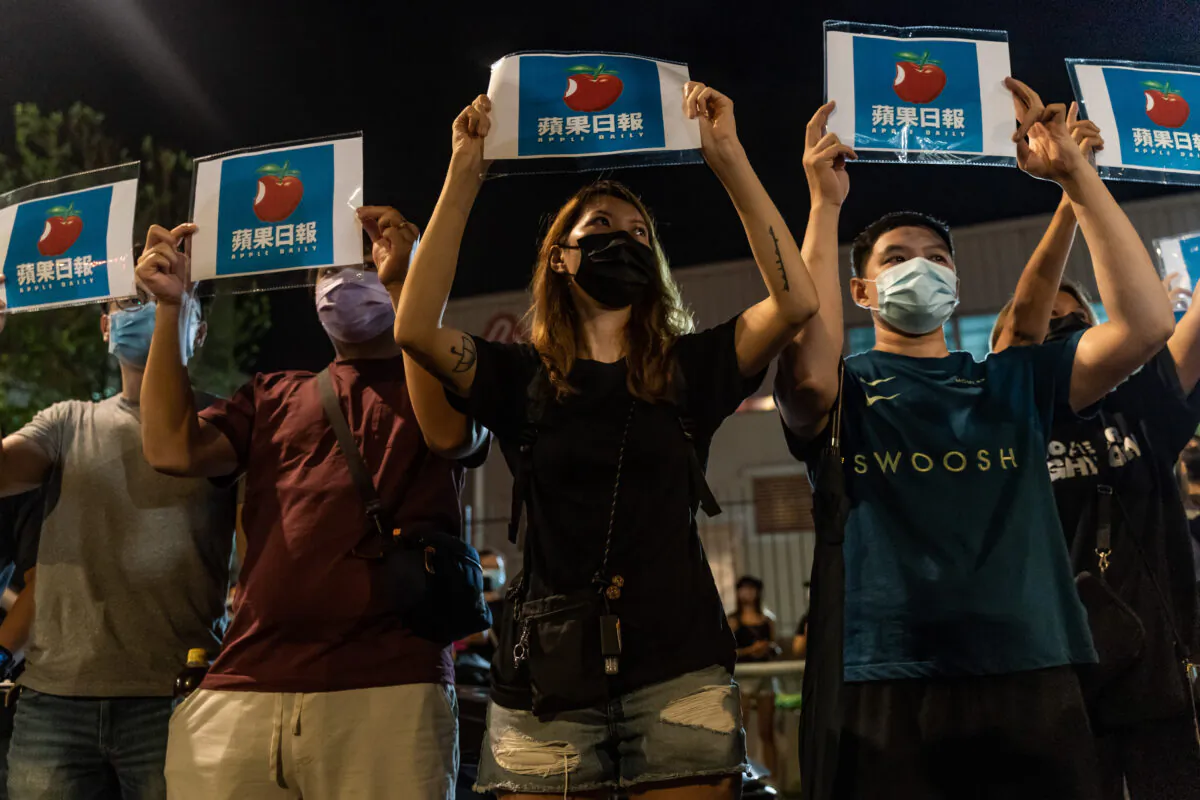Supporters hold up placards outside of the Apple Daily newspaper offices in Hong Kong on June 24, 2021. (Anthony Kwan/Getty Images)