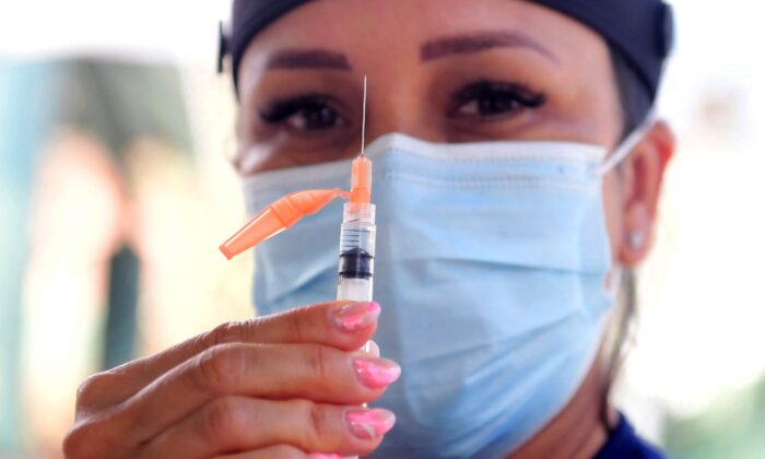 A nurse holds a syringe with Johnson & Johnson's COVID-19 vaccine in Los Angeles, Calif., on Aug. 22, 2021. (Frederic J. Brown/AFP via Getty Images)