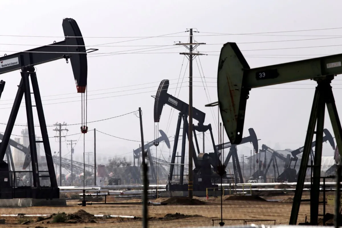 Pumpjacks in the Kern River oil field in Bakersfield, Calif., in a file photo. (Reuters/Jonathan Alcorn)