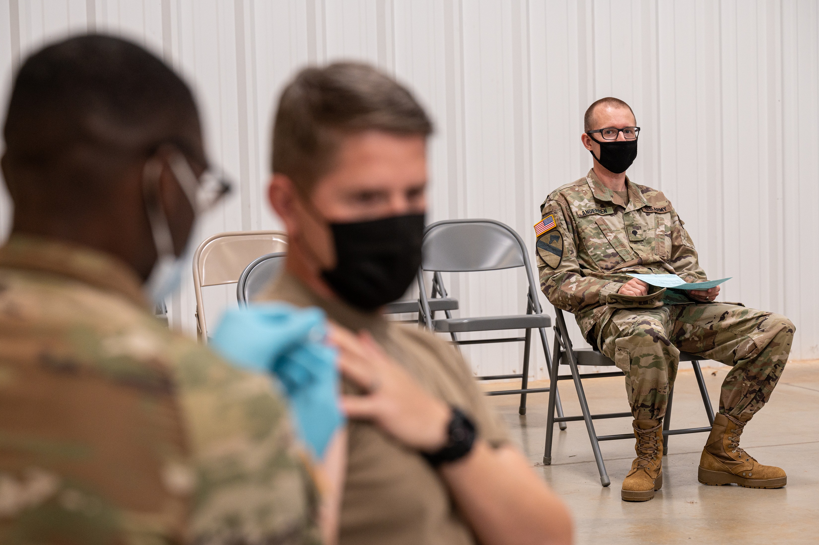 Hundreds of Thousands of US Troops Still Unvaccinated as Deadlines Loom - Vimarsana News