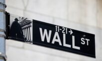 Wall Street Opens Mixed as Tech Stocks Weakens, Banks Rally