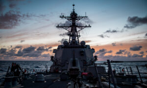 US and Canadian Warships Sailed Through Taiwan Strait Last Week