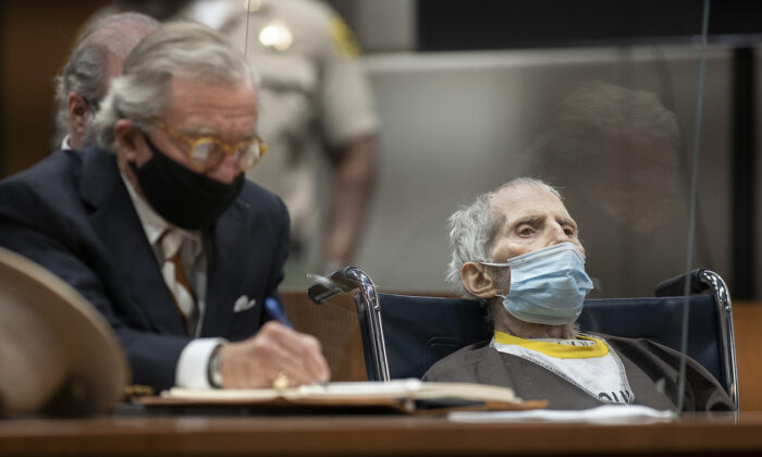 Robert Durst, seated with defense attorney Dick DeGuerin, at the Airport Courthouse on  Oct. 14, 2021. (Myung J. Chun/Los Angeles Pezou/POOL via AP)
