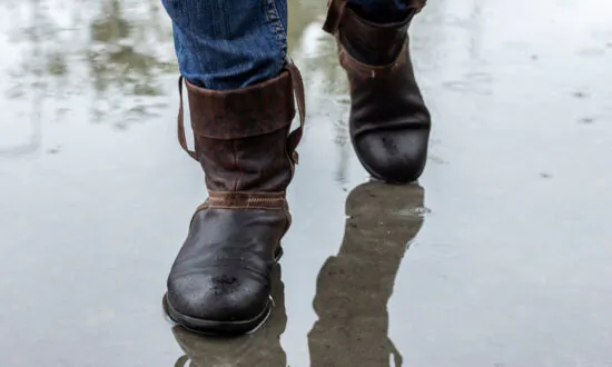 How to Remove Salt Stains on Leather Boots