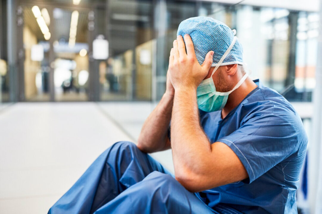 Health care workers
and teachers have
particularly high
levels of burnout. (Robert Kneschke/Shutterstock)