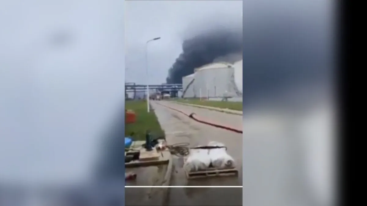 Smoke rises over gasoline tankers at Mina al-Ahmadi Oil refiner in Kuwait, on Oct. 18, 2021. (Jarah Aldhafeeri via AP/ Screenshot via Epoch Times)